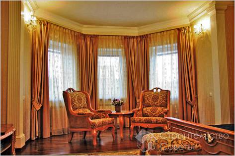 В интерьере