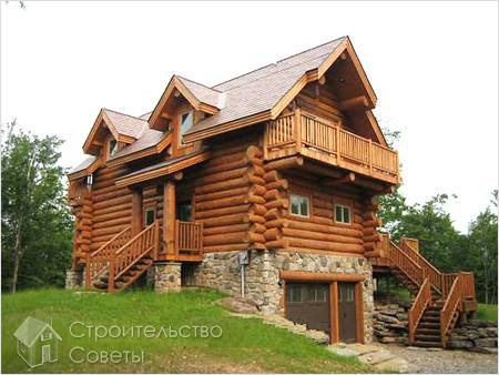 Красивый двух этажный деревянный дом из сруба