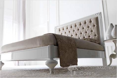 Мягкое изголовье кровати