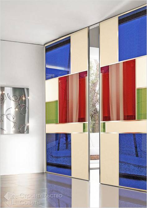 Сочетание прозрачных и непрозрачных стеклянных элементов