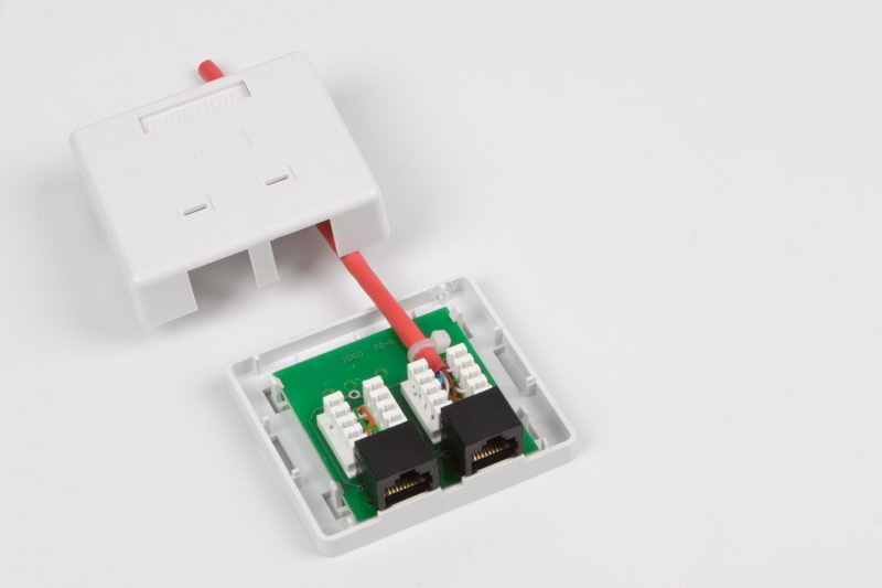 Как правильно подключить кабель к интернет розетке