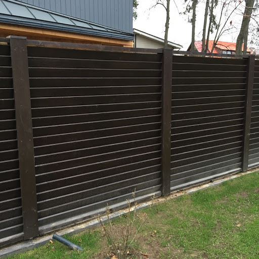 Деревянный забор: современные идеи создания красивой и надежной конструкции