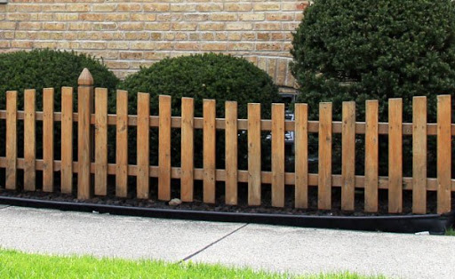 Деревянный забор: современные идеи создания красивой и надежной конструкции