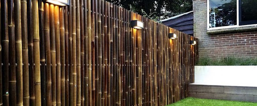 Деревянный забор: современные идеи создания красивой и надежной конструкции