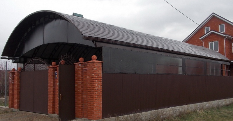 Современные навесы в ландшафтном дизайне: советы по выбору вида и материала