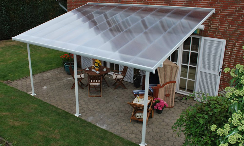 Современные навесы в ландшафтном дизайне: советы по выбору вида и материала