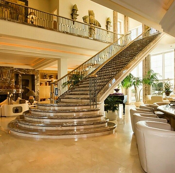 Лестницы из мрамора – гармония стиля и практичности