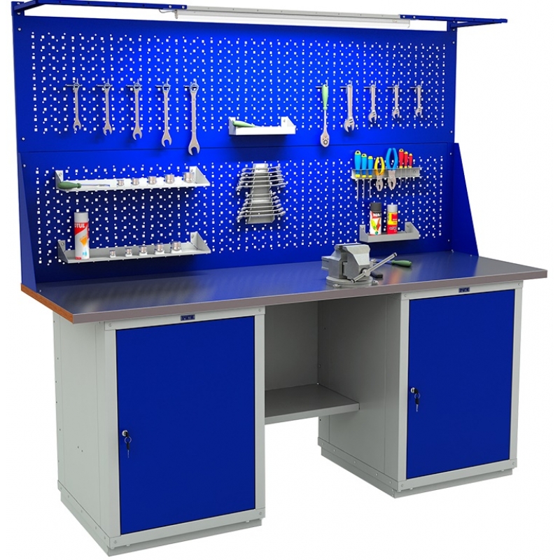 Мужчинам – лучшее: нюансы выбора слесарного верстака