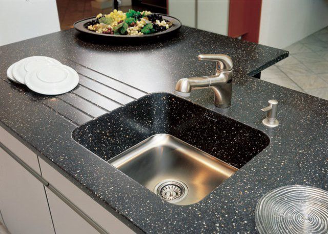 Каменная столешница на кухню: преимущества и недостатки