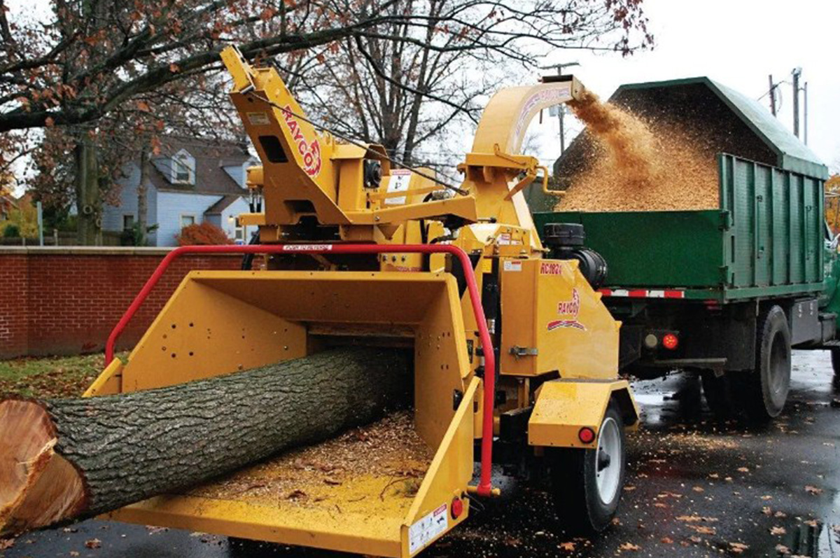 Измельчение веток в щепу Измельчение веток в щепу