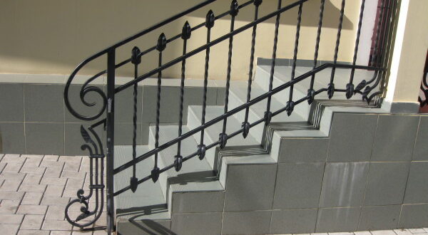 Изготовление и установка перил