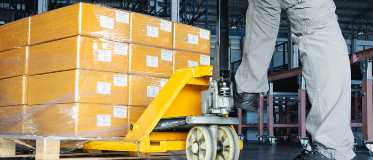 Гидравлические тележки рохли с подъемным механизмом — сфера использования, особенности выбора