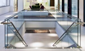 ограждения-из-сстекла-2048x1222