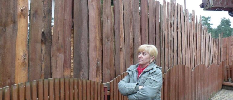 Какой забор можно ставить между соседями — все нормативы, особенности