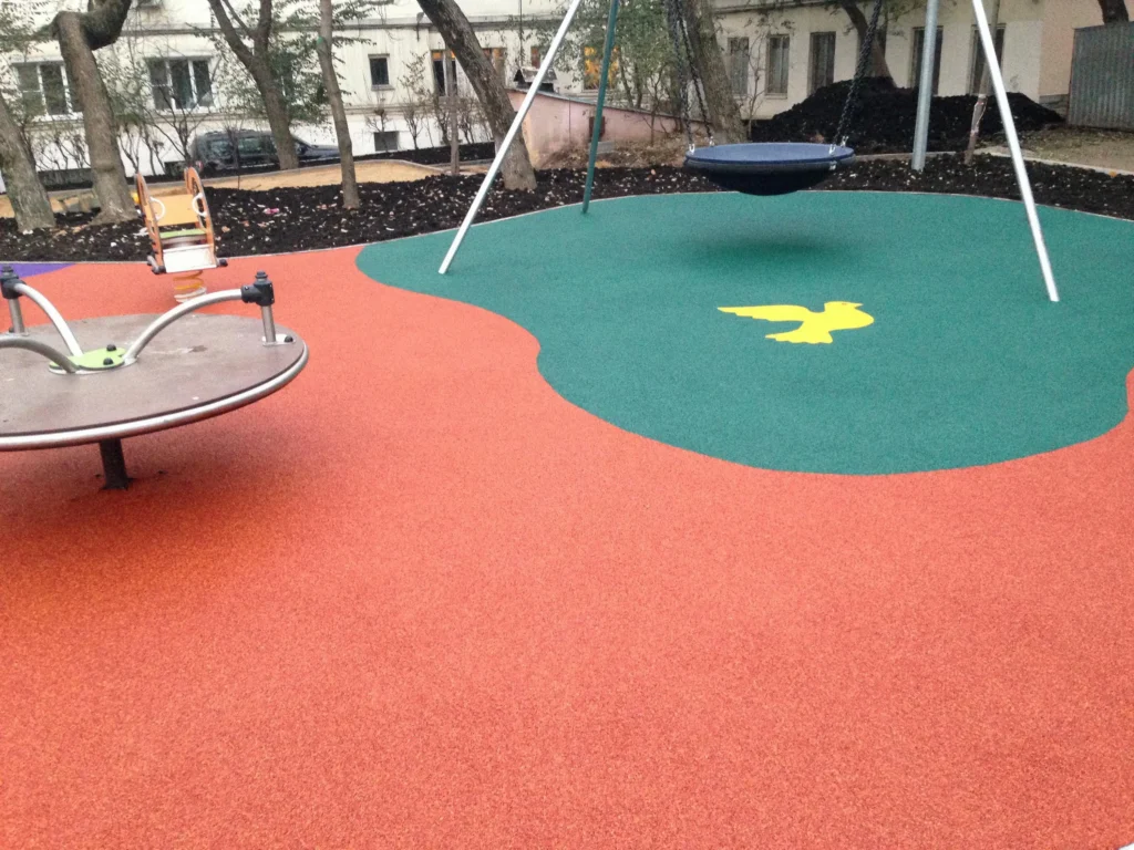 Травмобезопасное резиновое покрытие для детских площадок - плюсы