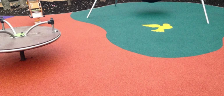 Травмобезопасное резиновое покрытие для детских площадок — плюсы
