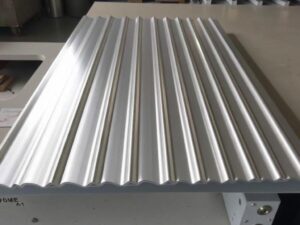 Алюминиевый рифленый лист: практичный материал для задач от пола до декора